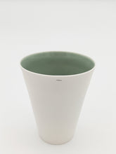 Lade das Bild in den Galerie-Viewer, Wasser zum Trinken (einzelner Porzellan-Becher)