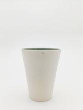 Lade das Bild in den Galerie-Viewer, Wasser zum Trinken (einzelner Porzellan-Becher)