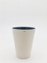 Lade das Bild in den Galerie-Viewer, Wasser zum Trinken (einzelner Porzellan-Becher)