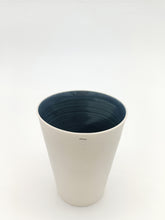 Lade das Bild in den Galerie-Viewer, Wasser zum Trinken (einzelner Porzellan-Becher)