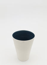 Lade das Bild in den Galerie-Viewer, Wasser zum Trinken (einzelner Porzellan-Becher)