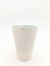 Lade das Bild in den Galerie-Viewer, Wasser zum Trinken (einzelner Porzellan-Becher)