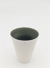 Lade das Bild in den Galerie-Viewer, Wasser zum Trinken (einzelner Porzellan-Becher)