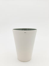 Lade das Bild in den Galerie-Viewer, Wasser zum Trinken (einzelner Porzellan-Becher)