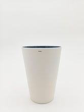 Lade das Bild in den Galerie-Viewer, Wasser zum Trinken (einzelner Porzellan-Becher)