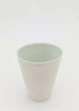 Lade das Bild in den Galerie-Viewer, Wasser zum Trinken (einzelner Porzellan-Becher)