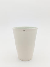 Lade das Bild in den Galerie-Viewer, Wasser zum Trinken (einzelner Porzellan-Becher)